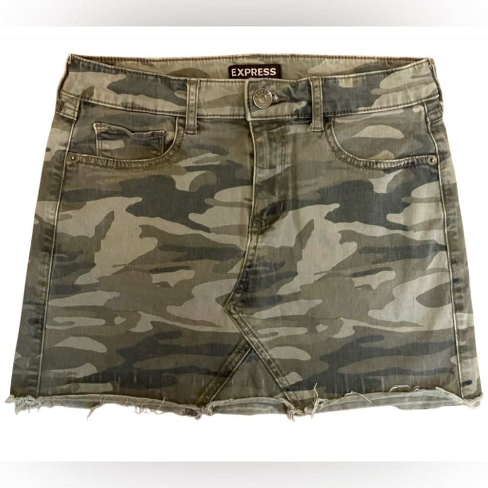 Cute CAMOUFLAGE SKIRT by Express size 2